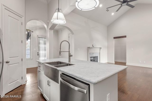 203 Cane Creek Drive, Broussard, LA 70518