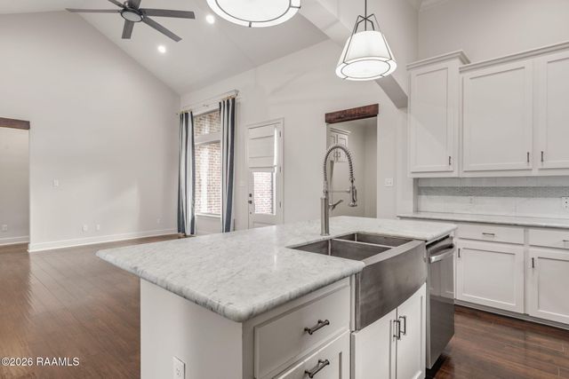 203 Cane Creek Drive, Broussard, LA 70518