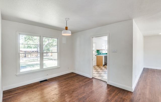 2433 Southwood Drive, Dallas, TX 75233