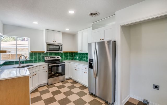 2433 Southwood Drive, Dallas, TX 75233