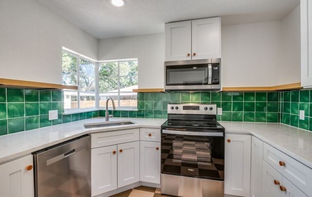 2433 Southwood Drive, Dallas, TX 75233