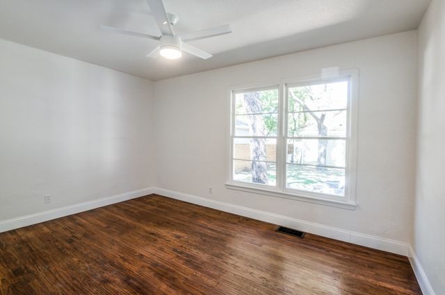 2433 Southwood Drive, Dallas, TX 75233
