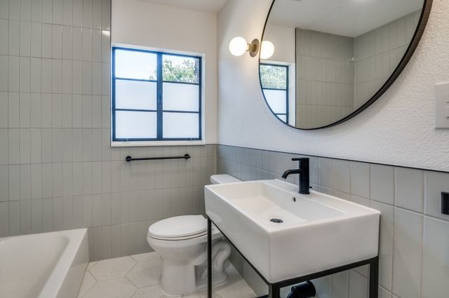 2433 Southwood Drive, Dallas, TX 75233