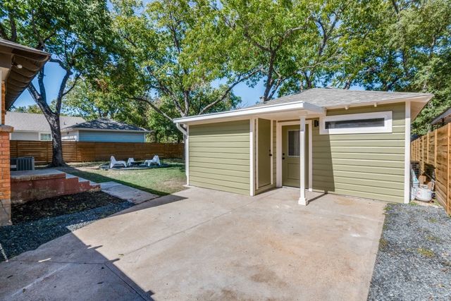 2433 Southwood Drive, Dallas, TX 75233