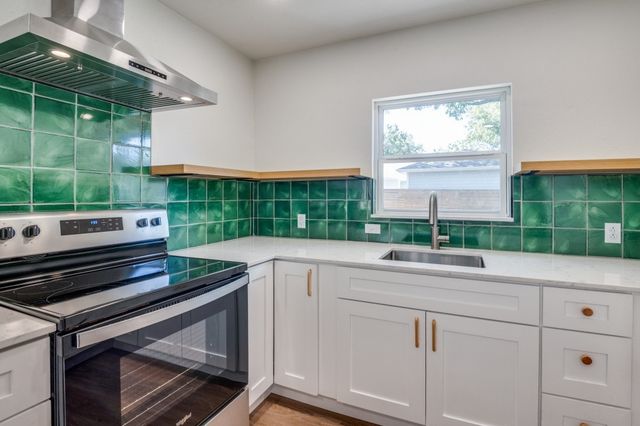 2433 Southwood Drive, Dallas, TX 75233