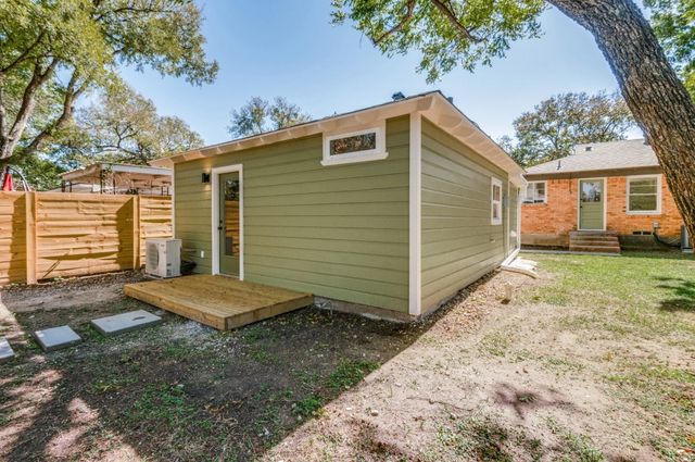 2433 Southwood Drive, Dallas, TX 75233