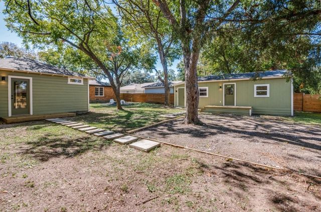2433 Southwood Drive, Dallas, TX 75233