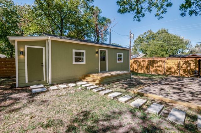 2433 Southwood Drive, Dallas, TX 75233