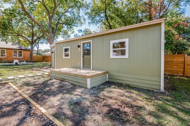 2433 Southwood Drive, Dallas, TX 75233
