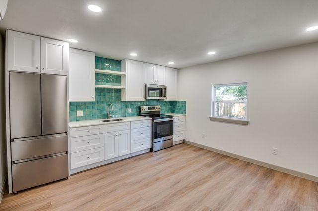 2433 Southwood Drive, Dallas, TX 75233