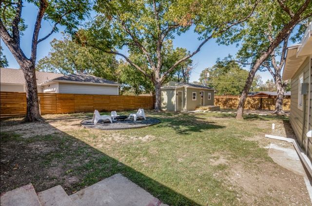2433 Southwood Drive, Dallas, TX 75233