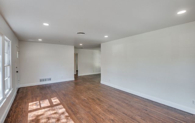 2433 Southwood Drive, Dallas, TX 75233