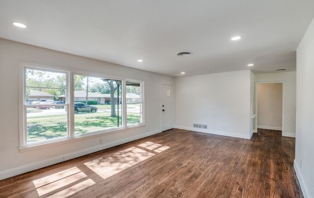 2433 Southwood Drive, Dallas, TX 75233