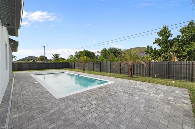 607 NW 7th ST, Cape Coral, FL 33993