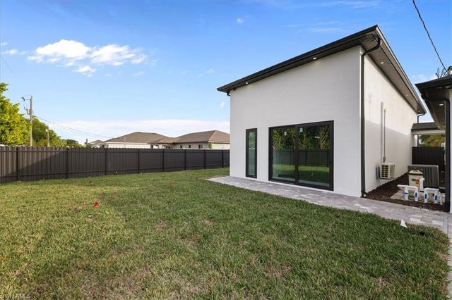 607 NW 7th ST, Cape Coral, FL 33993