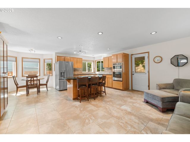 5867 Se SNOWBERRY Ct, Hillsboro, OR 97123