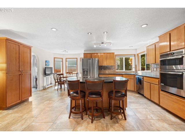 5867 Se SNOWBERRY Ct, Hillsboro, OR 97123