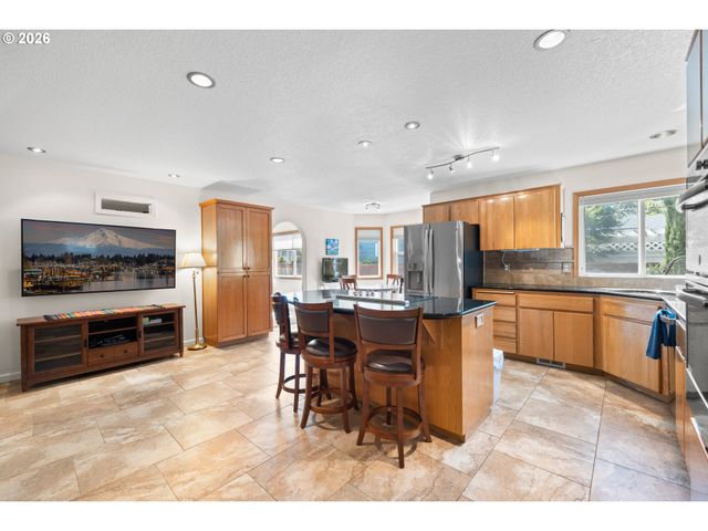5867 Se SNOWBERRY Ct, Hillsboro, OR 97123