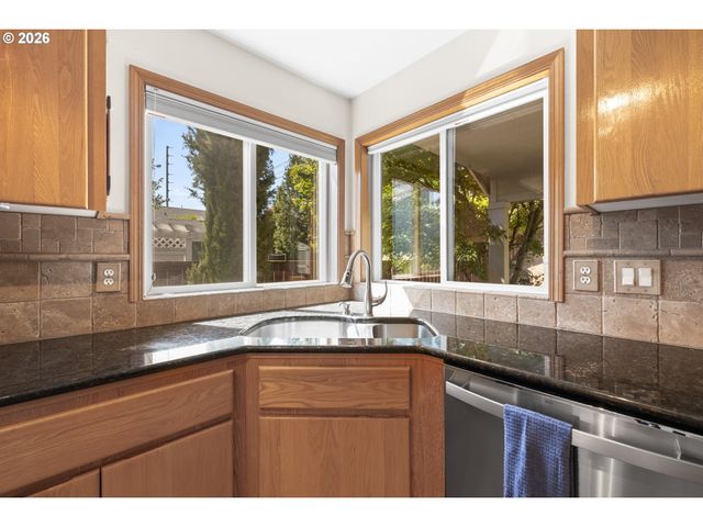 5867 Se SNOWBERRY Ct, Hillsboro, OR 97123