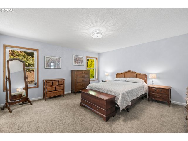 5867 Se SNOWBERRY Ct, Hillsboro, OR 97123