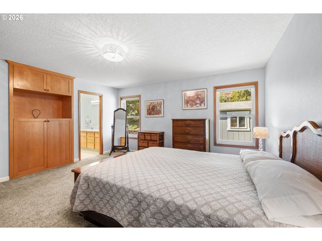 5867 Se SNOWBERRY Ct, Hillsboro, OR 97123