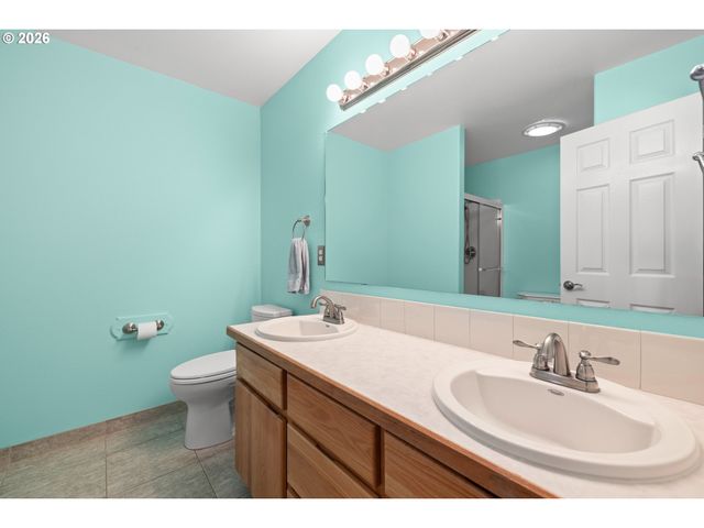 5867 Se SNOWBERRY Ct, Hillsboro, OR 97123