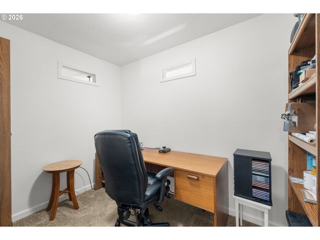 5867 Se SNOWBERRY Ct, Hillsboro, OR 97123