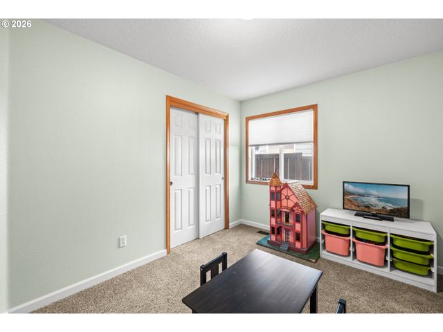 5867 Se SNOWBERRY Ct, Hillsboro, OR 97123
