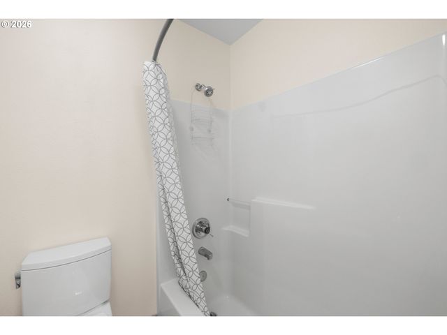 5867 Se SNOWBERRY Ct, Hillsboro, OR 97123