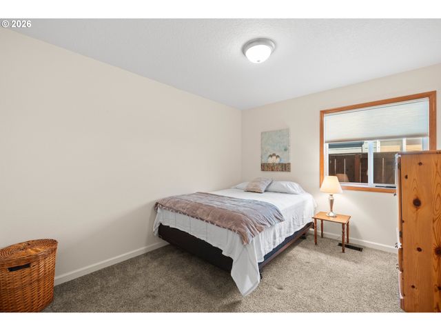 5867 Se SNOWBERRY Ct, Hillsboro, OR 97123