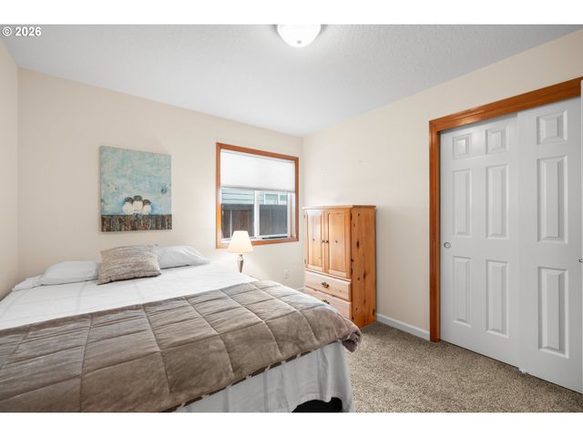 5867 Se SNOWBERRY Ct, Hillsboro, OR 97123