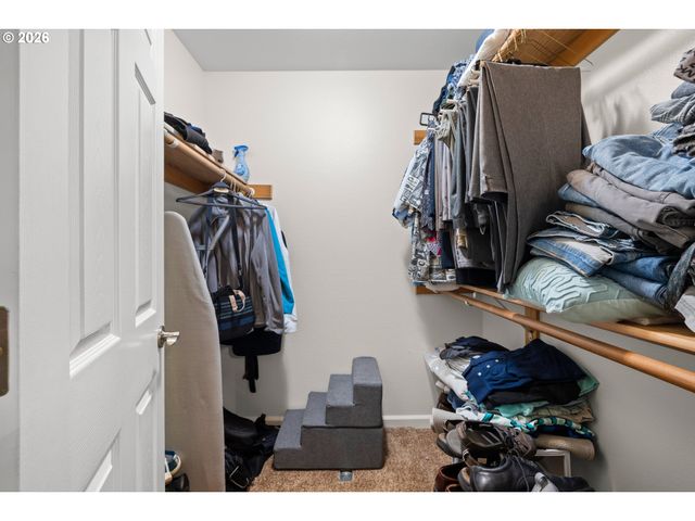 5867 Se SNOWBERRY Ct, Hillsboro, OR 97123