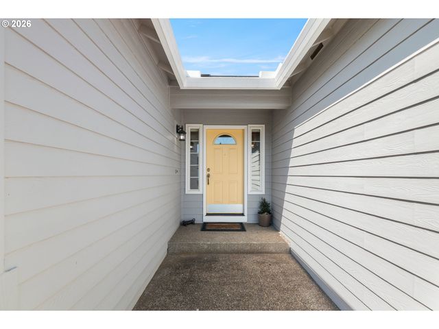 5867 Se SNOWBERRY Ct, Hillsboro, OR 97123