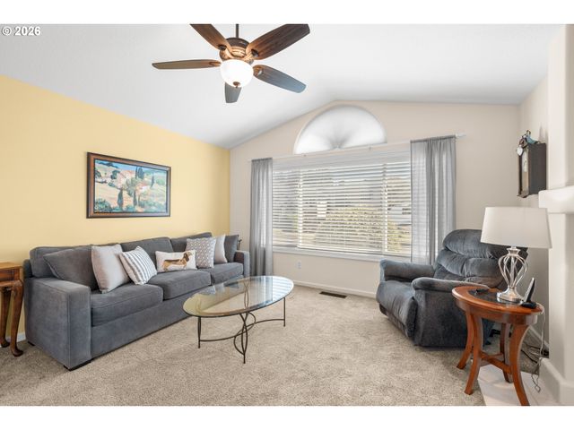 5867 Se SNOWBERRY Ct, Hillsboro, OR 97123