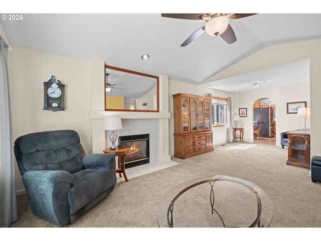 5867 Se SNOWBERRY Ct, Hillsboro, OR 97123