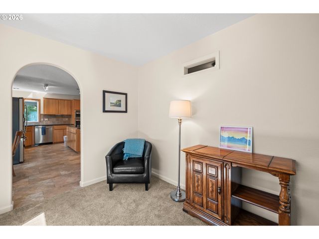5867 Se SNOWBERRY Ct, Hillsboro, OR 97123