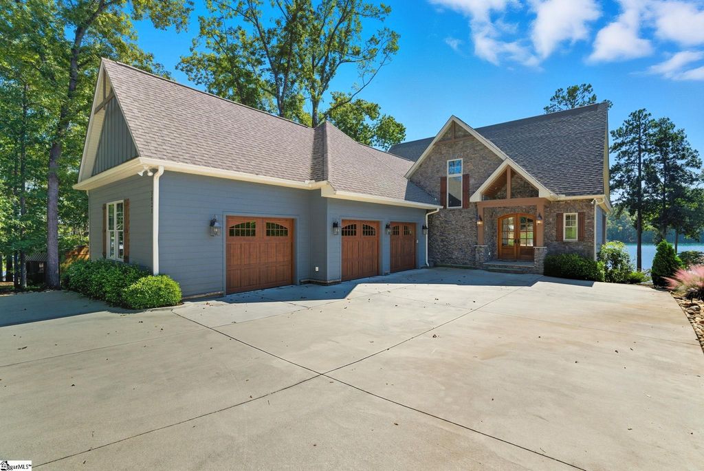 3012 Deep Water Way, West Union, SC 29696