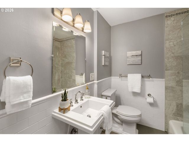 430 9TH St, Lake Oswego, OR 97034