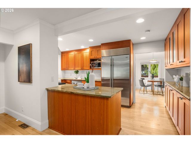 430 9TH St, Lake Oswego, OR 97034