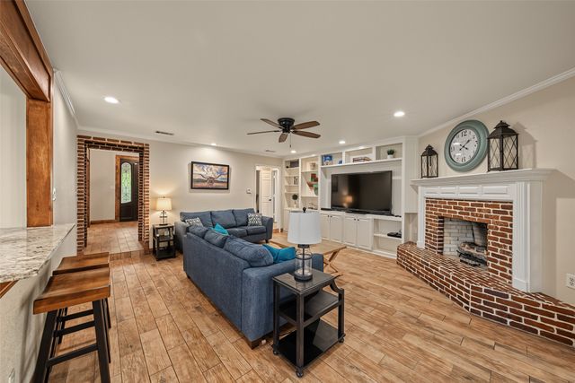 1800 Trail Lake Drive, Euless, TX 76039