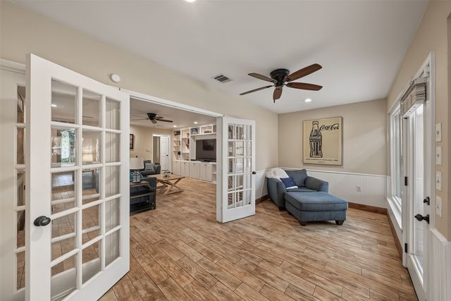 1800 Trail Lake Drive, Euless, TX 76039