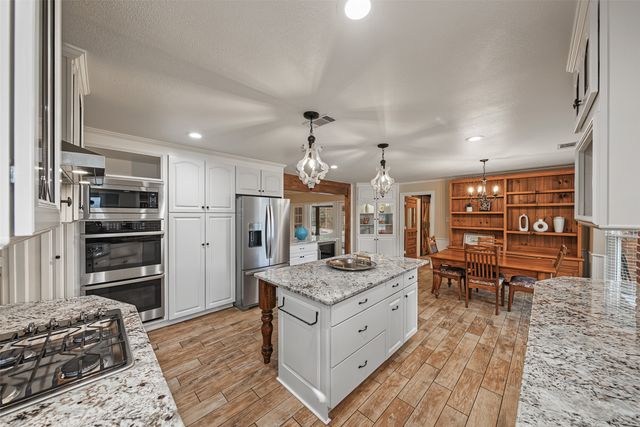 1800 Trail Lake Drive, Euless, TX 76039