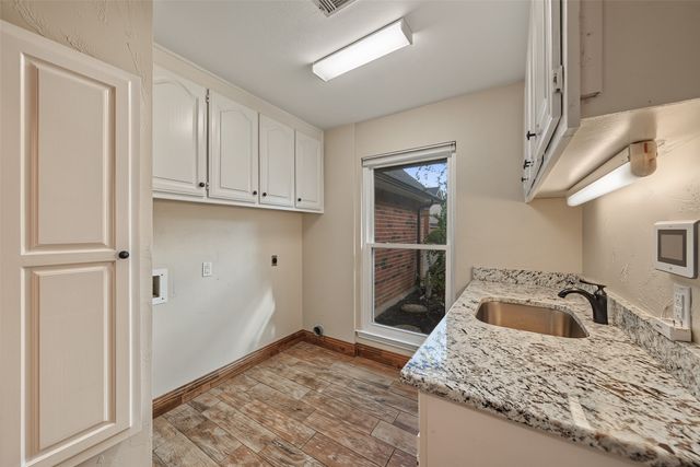 1800 Trail Lake Drive, Euless, TX 76039