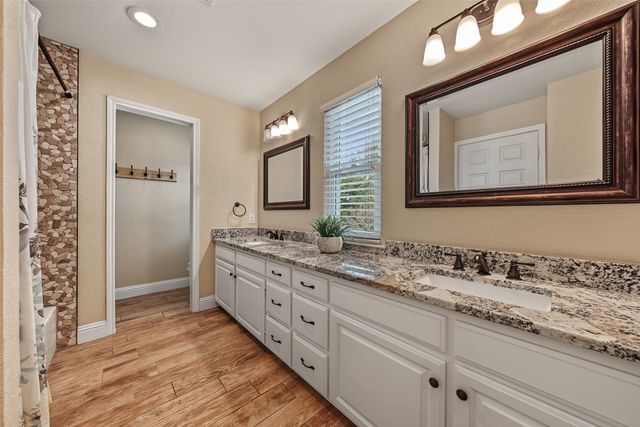 1800 Trail Lake Drive, Euless, TX 76039