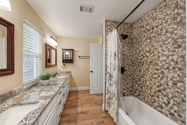 1800 Trail Lake Drive, Euless, TX 76039
