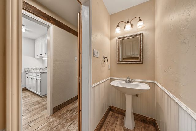 1800 Trail Lake Drive, Euless, TX 76039