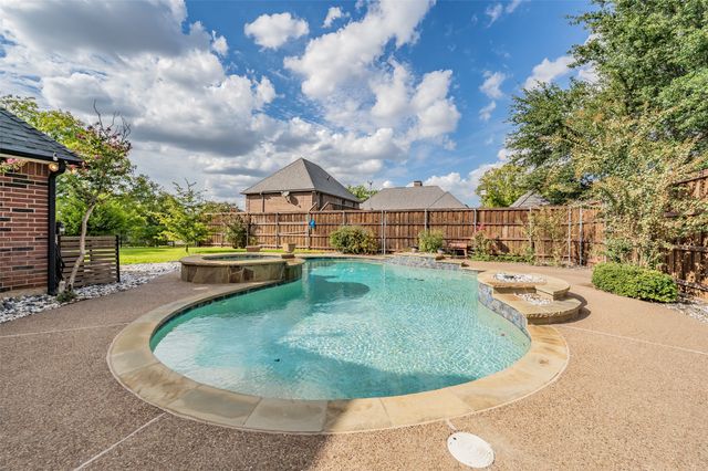 1800 Trail Lake Drive, Euless, TX 76039