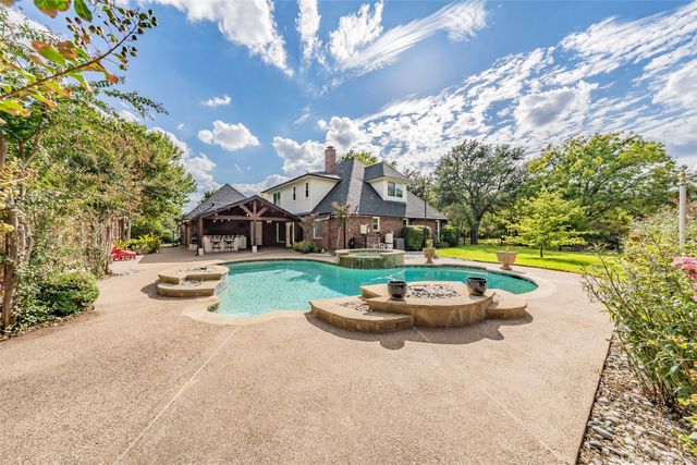 1800 Trail Lake Drive, Euless, TX 76039