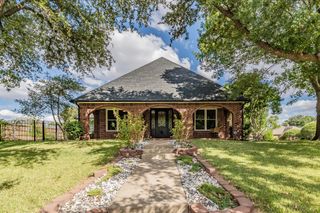 1800 Trail Lake Drive, Euless, TX 76039