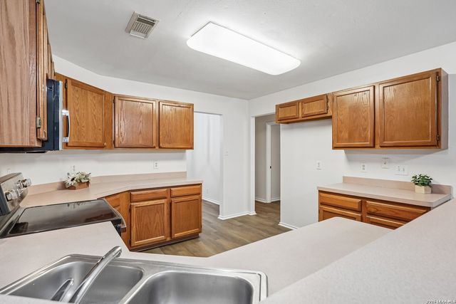 1200 DOVE MDWS, Schertz, TX 78154